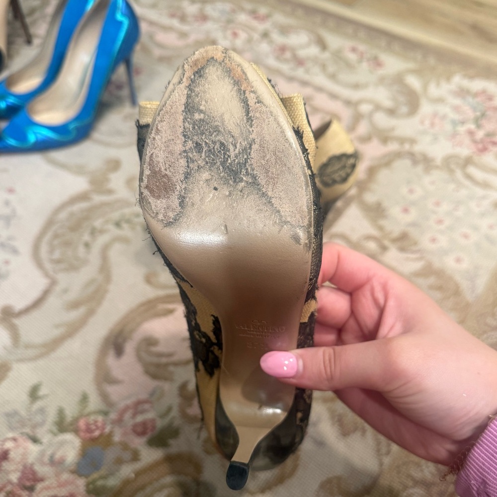 Valentino Garavani Laced bow heels